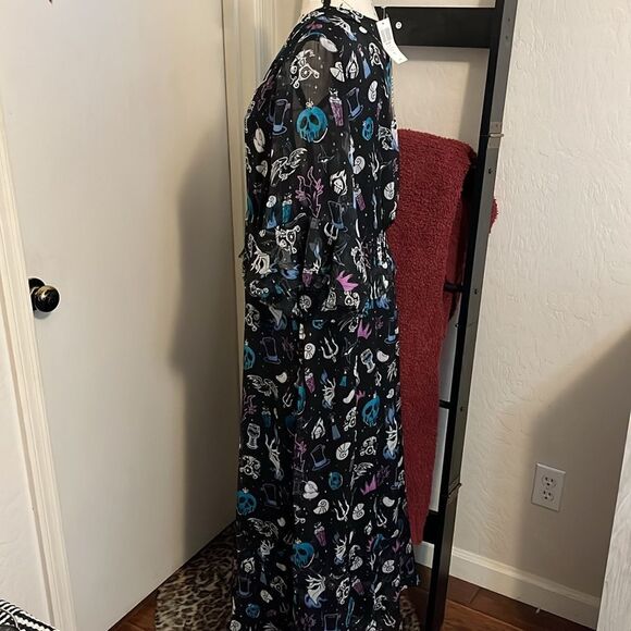 Her Universe Disney Villains V-Neck Skull Hat All Over Print Design Midi Dress - Picture 2 of 14